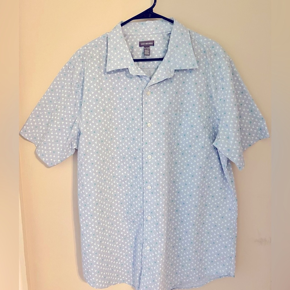 Van Heusen Button Up Short Sleeve 
Light blue. Size: XL   17-17.5